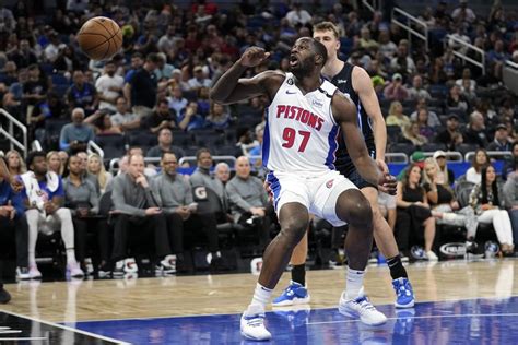 Magic hand Pistons 20th loss in 21 games with 128-102 win